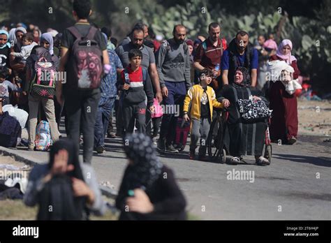 Gaza City Novembre Familles Palestiniennes Fuyant La Ville De