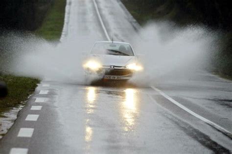 Verglas et pluies abondantes Les quatre départements bretons placés en