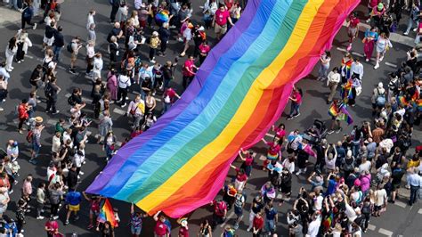 Polizei Friedlicher Christopher Street Day In Berlin Ndr De