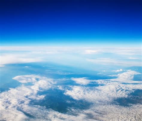 Nubes Una Vista Desde La Ventana Del Avi N Foto Premium