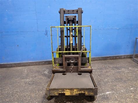 Used Clark Straddle Lift Hgr Industrial Surplus