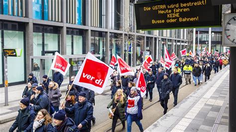 Mehrere Bundesländer betroffen Verdi ruft zum Warnstreik im Nahverkehr