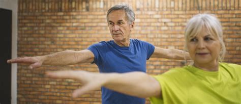 Ginnastica dolce per anziani sport durante la terza età