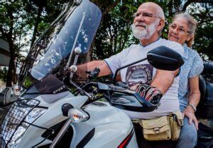 Casal De Idosos Vende Tudo Para Viajar O Mundo De Moto