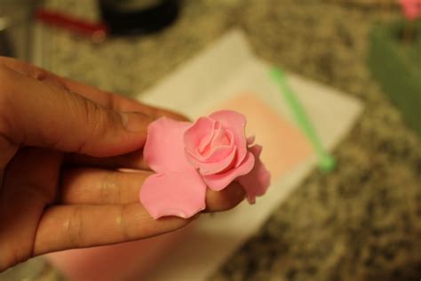 Fondant Roses Tutorial Gwen S Kitchen Creations