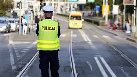 Kierowanie Ruchem Przez Policjanta Przepisy 2023 Beesafe