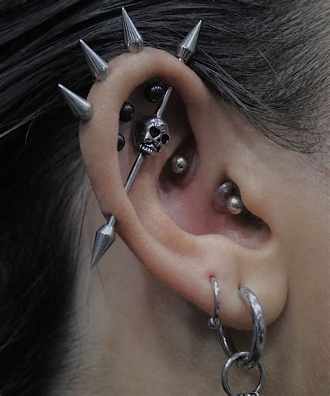 ᴍᴀɴᴅʏ ʙᴜɴɴʏ Earings piercings Cool ear piercings Pretty ear piercings