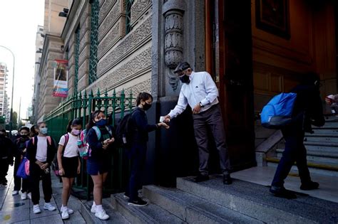 El cierre prolongado de las escuelas en América Latina está provocando una crisis La Tercera