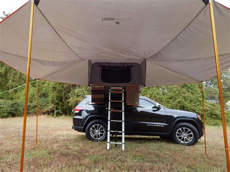 This Hard-Shell Rooftop Tent Can Fit up to 4 People