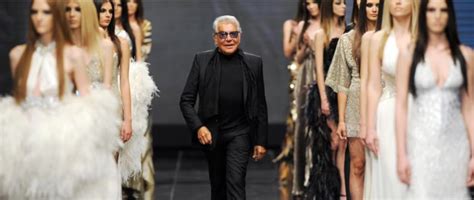 L addio a Roberto Cavalli stilista sexy e geniale è anche il