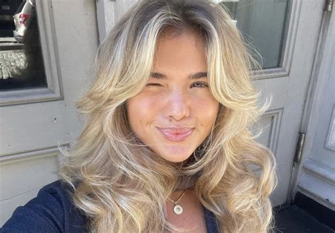 Fluffy Hair Is The 90s Blonde Trend All Over Instagram 56 OFF