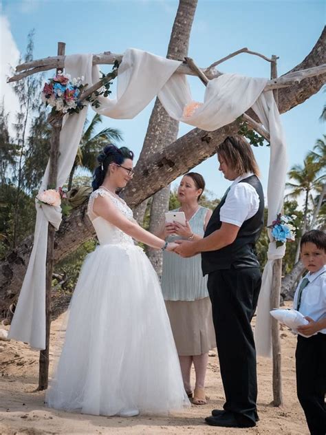 Eronda Ceremonies Marriage Celebrant Magnetic Island Easy Weddings