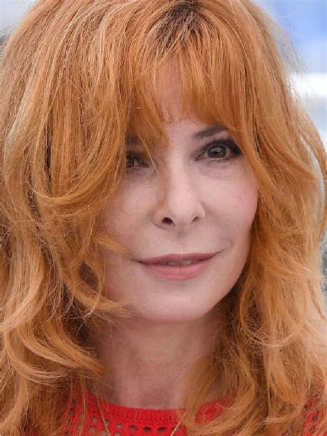 Mylène Farmer 300 000€ Damende Et De La Prison Ses Fans Ont Interdiction De La Filmer