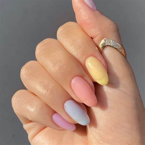 This Italian Manicure Is The Pro Secret To Making Short Nails Look