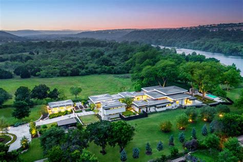 Breathtaking Modern Waterfront Estate On Lake Austin