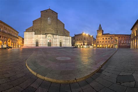 Piazza Maggiore Bologna Italy Anshar Images