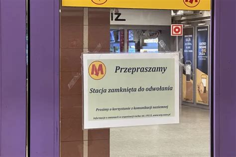 Dantejskie sceny w warszawskim metrze Runęła pod pędzący pociąg nie