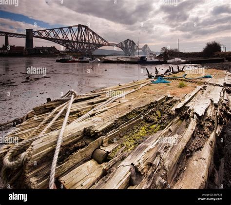 Pontoons Bridge Hi Res Stock Photography And Images Alamy