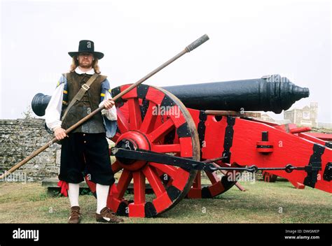 English Civil War, Cannon and Gunner, 17th century, historical Stock ...