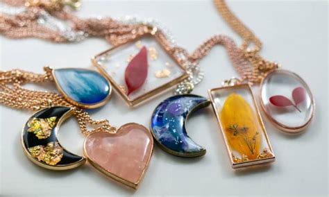 25 Homemade Resin Jewelry Ideas You Can Diy Easily