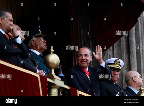 Mexico S President Felipe Calderon Third From Right Waves From The