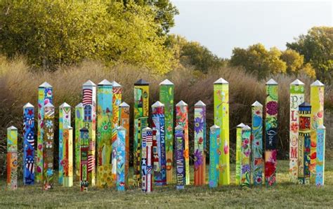 Garden Totems 28 Design Ideas In Glass Ceramic Mosaic And Wood