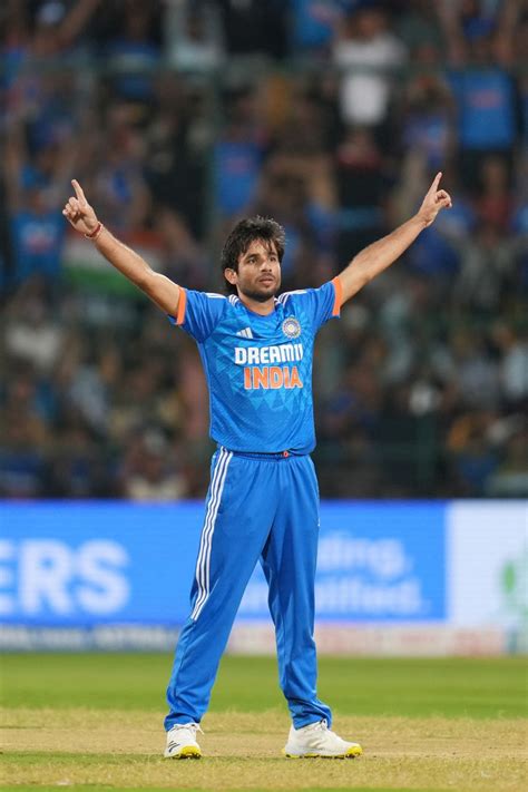Ravi Bishnoi Once Again Caused Headaches To The Australian Batters