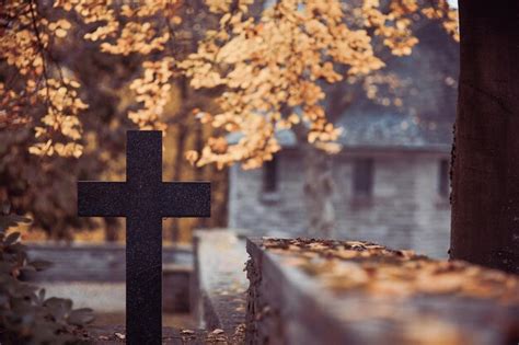 Premium Photo Close Up Of Cross In Cemetery