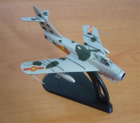 Maquetismo Estático Mig 17 F Fresco C