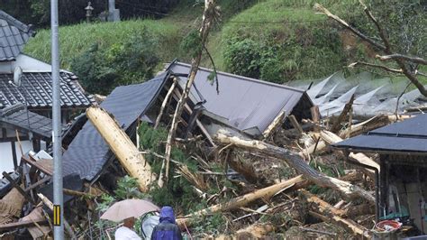 Hundreds Flee Floods As Typhoon Saola Brushes Past Philippines News