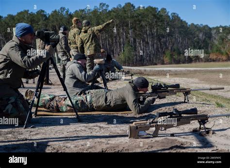 U S Marines With 2d Reconnaissance Battalion 2d Marine Division And