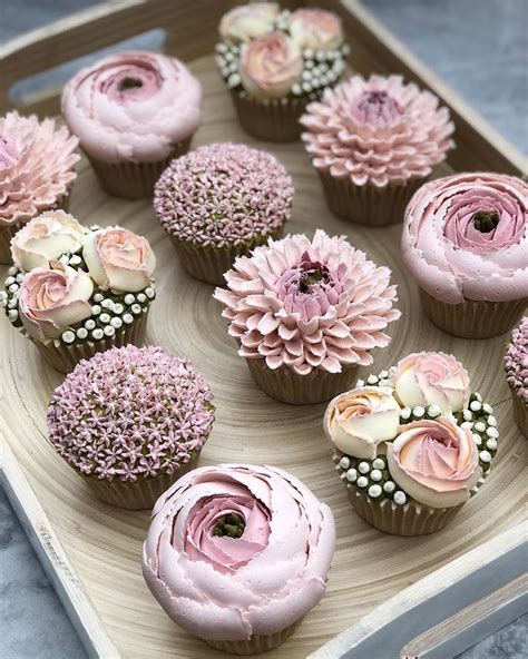 How Beautiful Are These Cupcakes Incredible W Cupcake Cake Designs