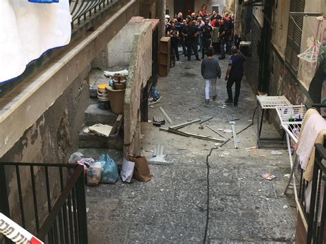 Esplosione In Una Casa Ai Quartieri Spagnoli Un Morto E Tre Feriti