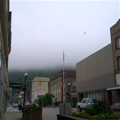 Mountaineer Hotel - 14 Photos - Hotels - 31 E 2nd Ave, Williamson, WV ...