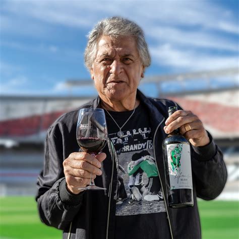 El Pato Fillol presentó su propia línea de vinos Abrazo del Alma LU5