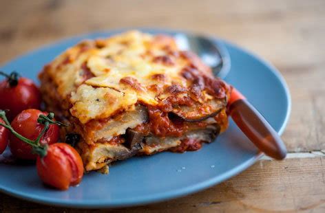 Marcello Tully S Cheese And Tomato Aubergine Bake Tesco Real Food