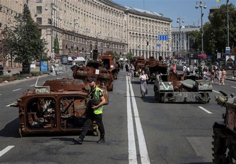 Ucrania Exhibe Tanques Rusos Destruidos En El Centro De Kiev