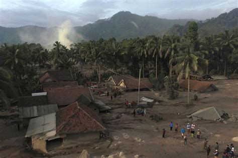 FOTO Kondisi Terkini Desa Sumber Wuluh Yang Tertimbun Material Letusan