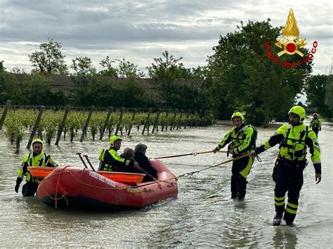 Emergenza Emilia Romagna Le Liti Interne Ai Vigili Del Fuoco Che Hanno