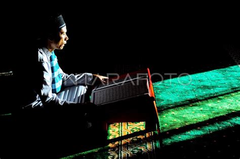 Tadarus Al Quran Di Bulan Ramadhan Antara Foto