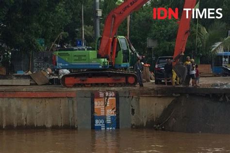 Tiga Pintu Air Siaga I Jakarta Waspada Banjir