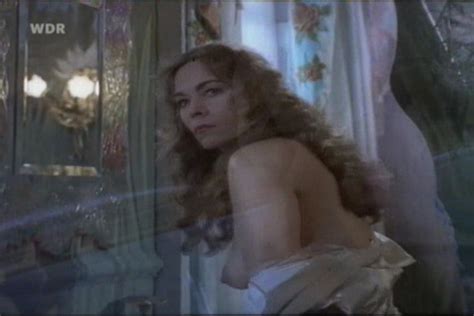 Theresa Russell Nue Dans Hotel Paradise