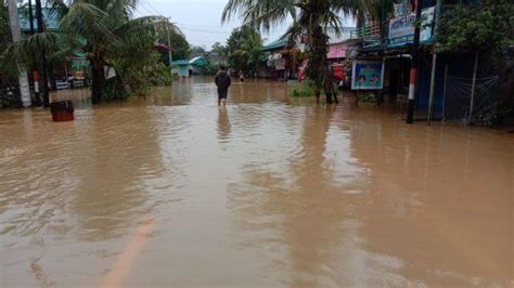 Banjir Rendam Kampung Muara Tae Hingga Ruas Jalan Poros Trans