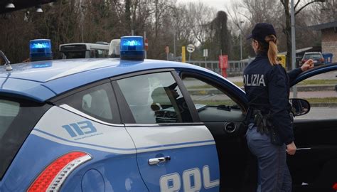 Incidente A Niscemi Non Si Ferma All Alt Della Polizia E Si Schianta