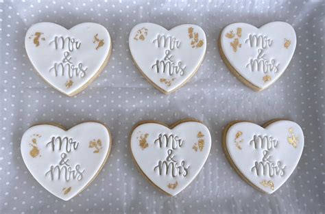 6 Mr And Mrs Wedding Favours Wedding Cookies Wedding Biscuits Etsy