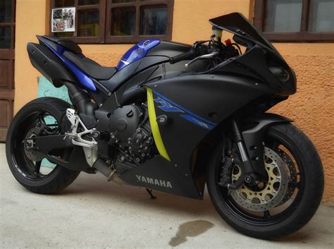 Yamaha R1 Big Bang 09 RN 22