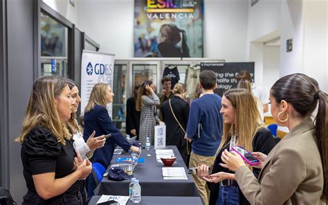 El De Los Titulados En Esic Tiene Empleo Al Finalizar Sus Estudios