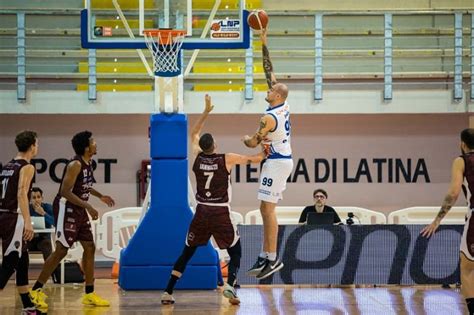 Basket A Fase Salvezza Latina Combatte Fino Al Supplementare Ma