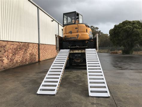 Aluminum Loading Ramps: Practical Tips for Vehicles and Industrial