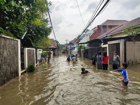 Hundreds Forced To Evacuate As Monsoon Floods Slam Indonesian Capital